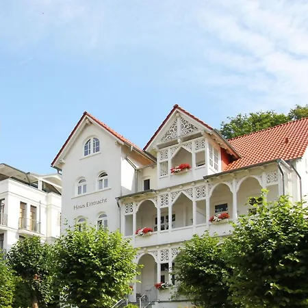 Jolie: Seaside With Balcony And Access Apartment *