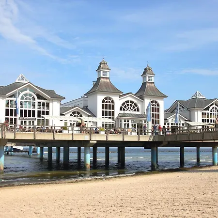 Jolie: Seaside With Balcony And Access * Sellin (Rugen)