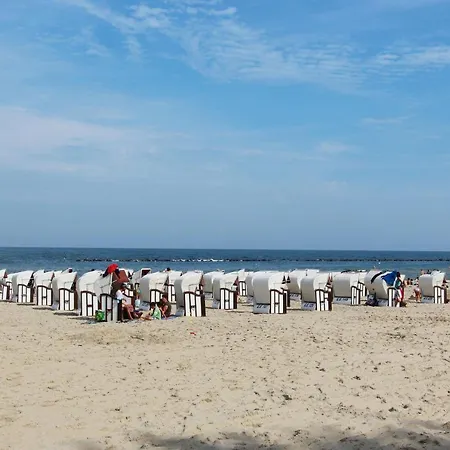 Jolie: Seaside With Balcony And Access Sellin (Rugen)