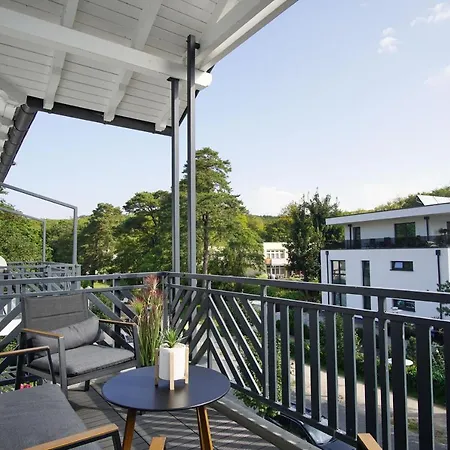 Jolie: Seaside With Balcony And Access Apartment