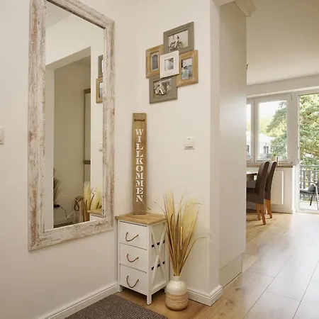 Schoene 2-raum-wohnung Mit Balkon, Gratis Nutzung Vom Ahoi Erlebnisbad Und Sauna In - Jolie 09