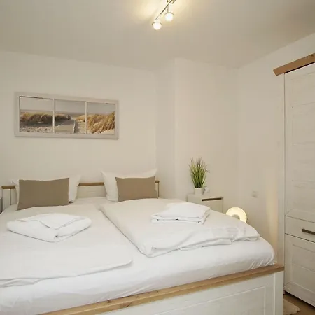 Apartment Jolie: Seaside With Balcony And Access Sellin (Rugen)